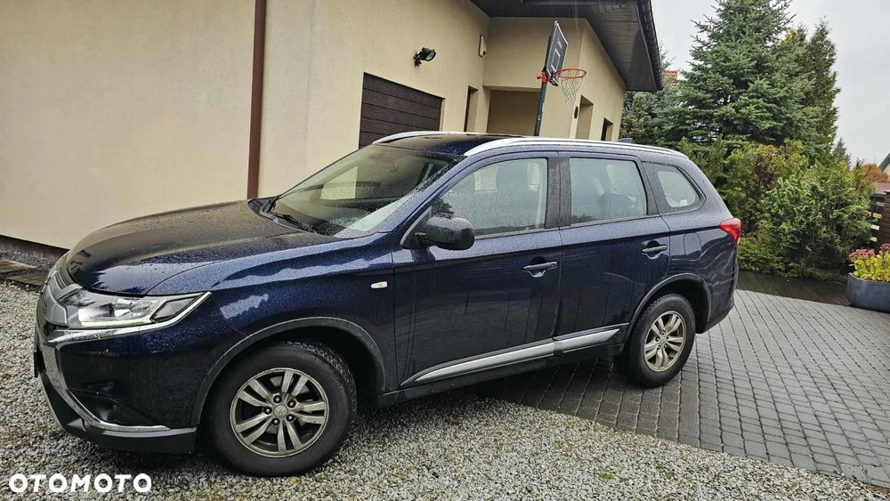 Mitsubishi Outlander 2.0 Invite + 2WD - 1
