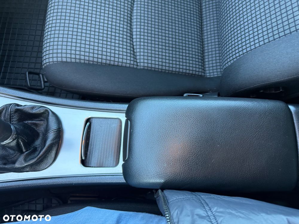 Mercedes-Benz Klasa C 180 Classic - 24