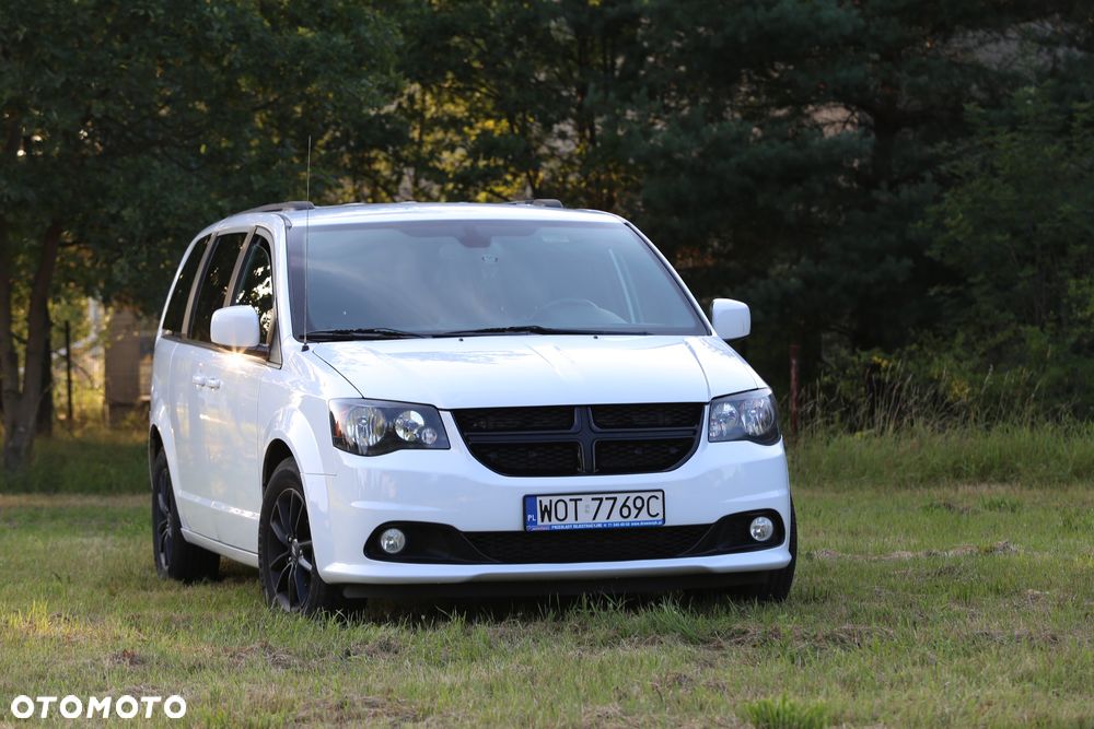 Dodge Grand Caravan 3.6 R/T - 8