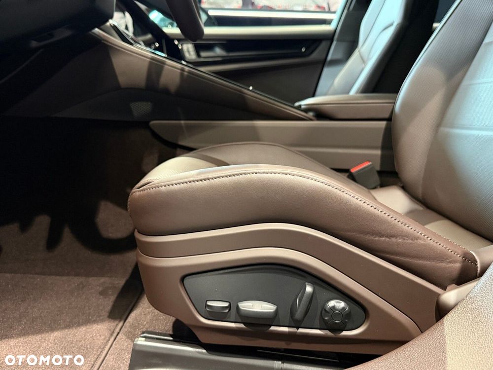 Porsche Panamera - 21