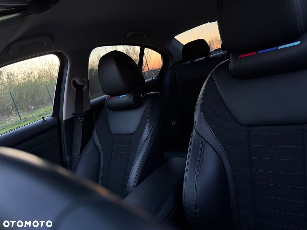 BMW Seria 3 330i - 17