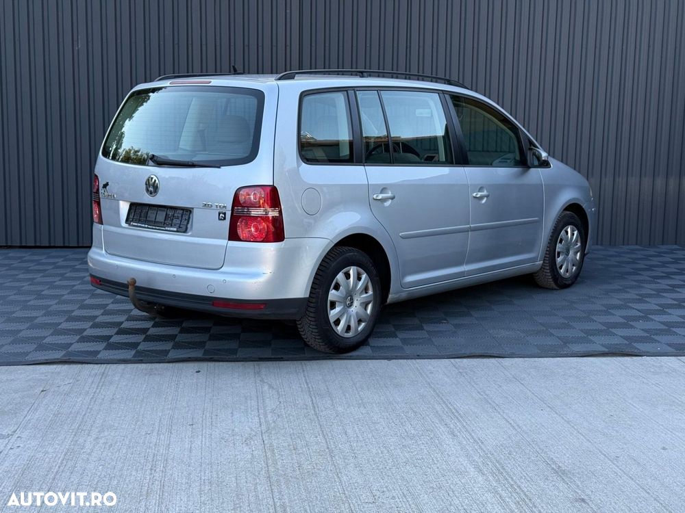 Volkswagen Touran - 4