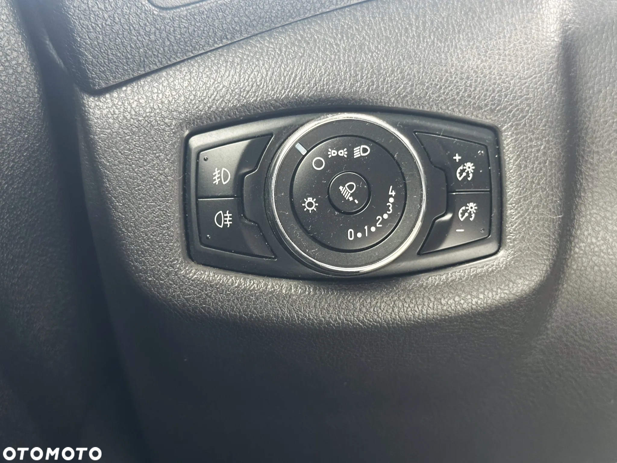 Ford Transit Connect - 19