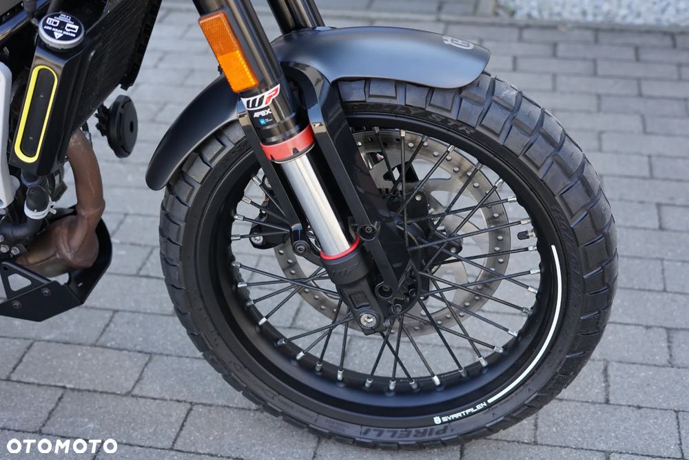 Husqvarna Svartpilen - 15