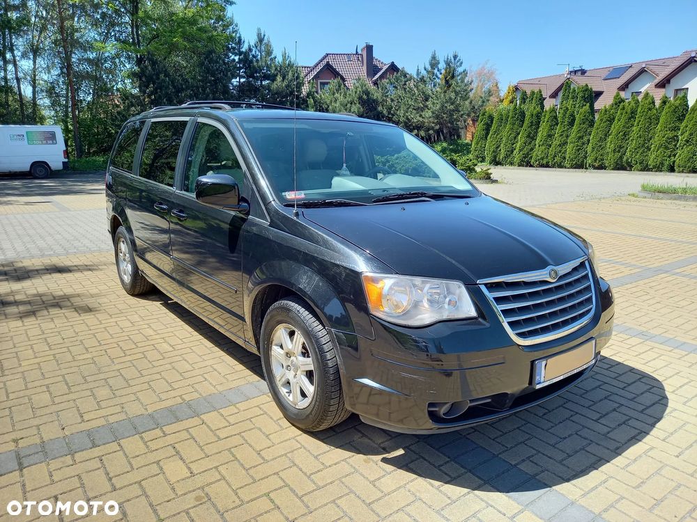 Chrysler Town & Country - 3