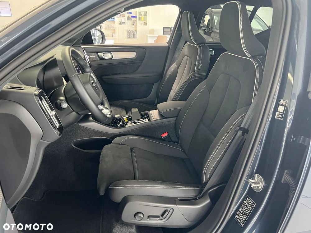 Volvo XC 40 B4 AWD Ultimate Dark - 21