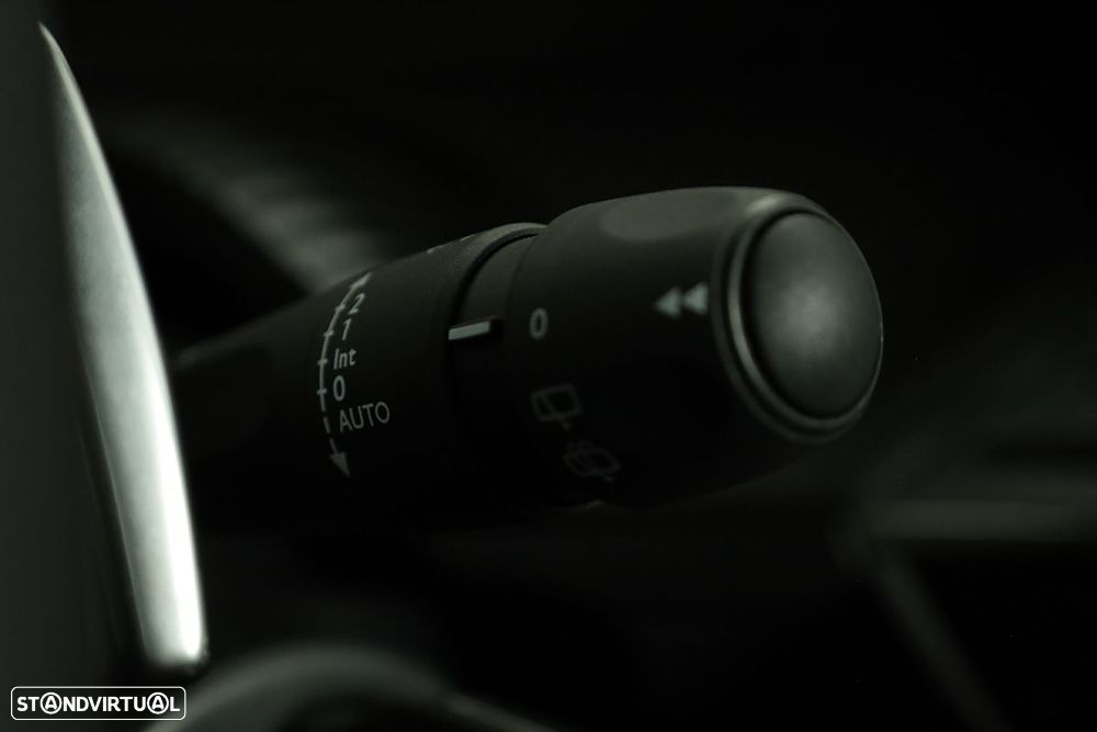 Peugeot 2008 1.2 PureTech Allure EAT8 - 19