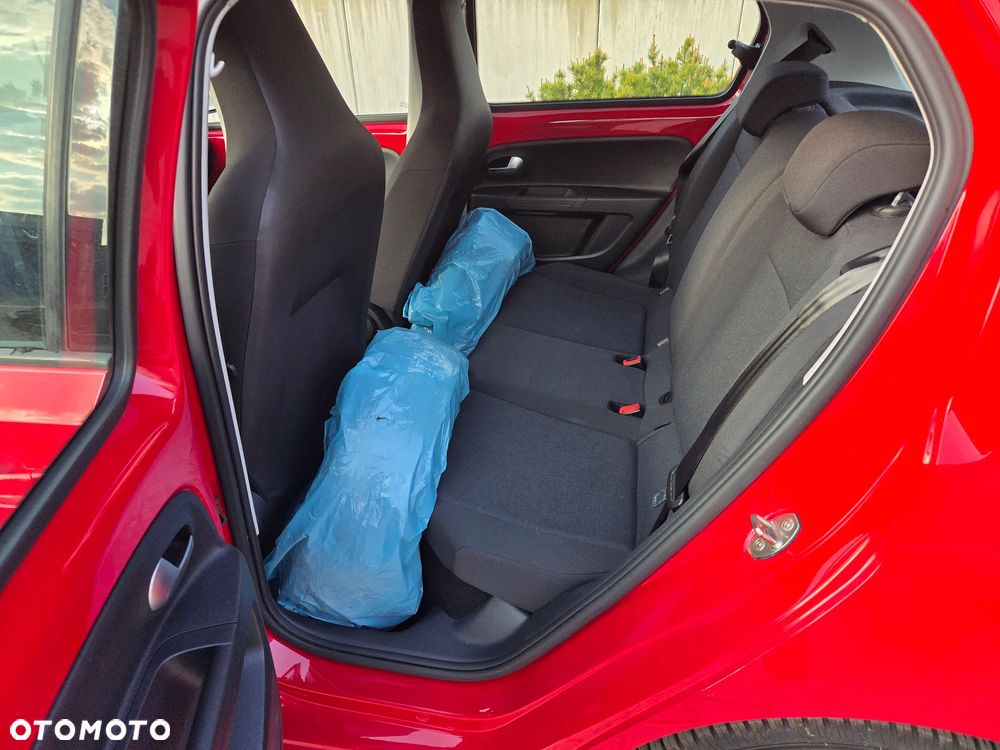 Volkswagen up! street - 11