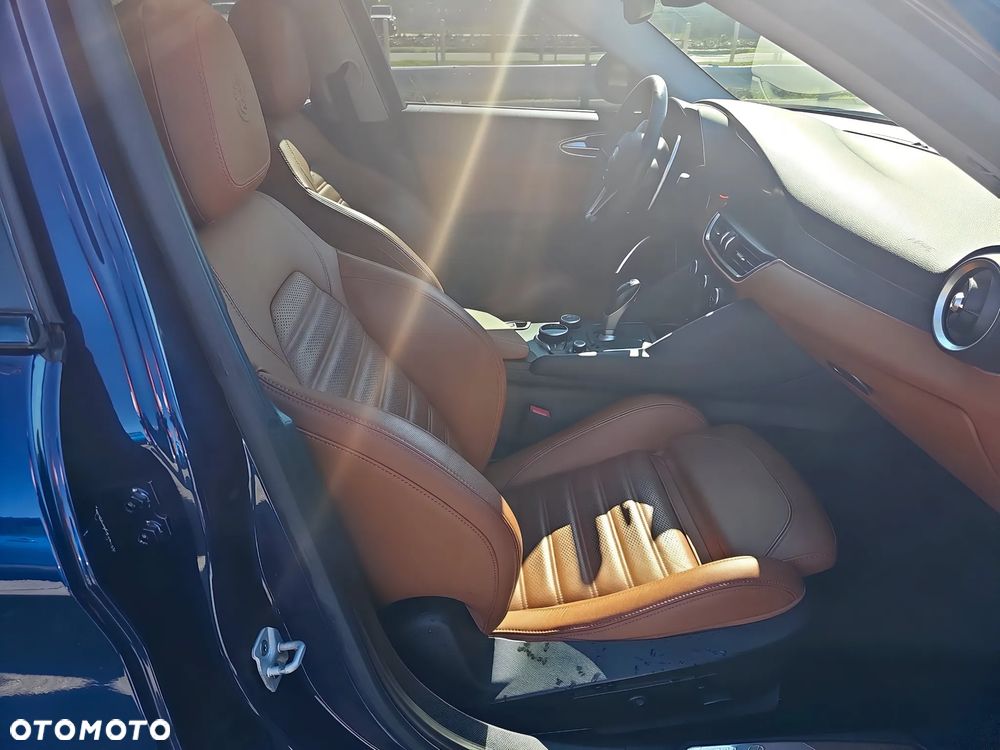 Alfa Romeo Giulia 2.0 Turbo 16V AT8 Veloce - 8