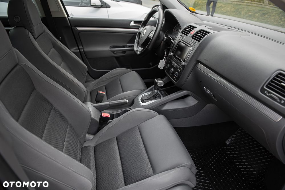 Volkswagen Golf - 28