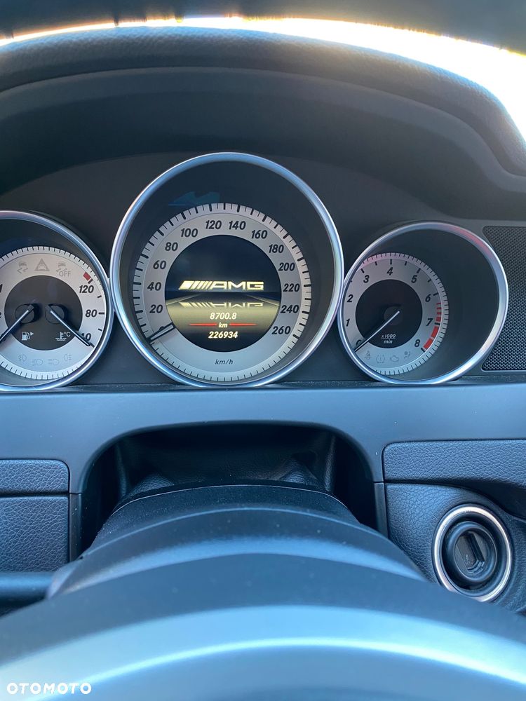Mercedes-Benz Klasa C 250 CGI BlueEff Sport - 23