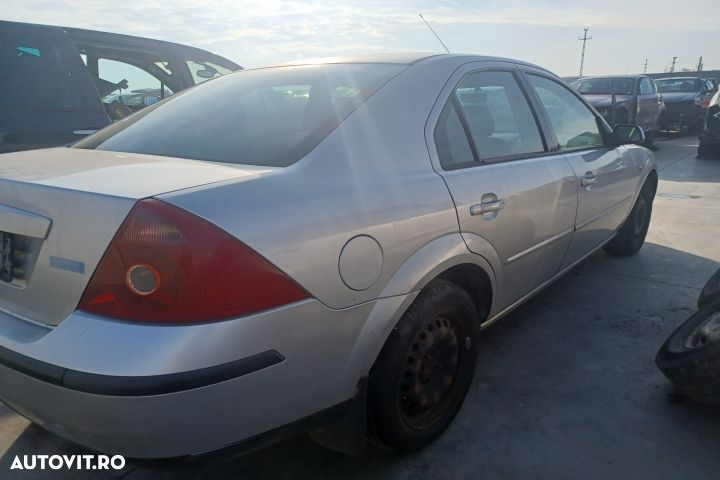 Far dreapta Ford Mondeo MK3  [din 2000 pana  2003] Sedan 1.8 MT (125 - 17