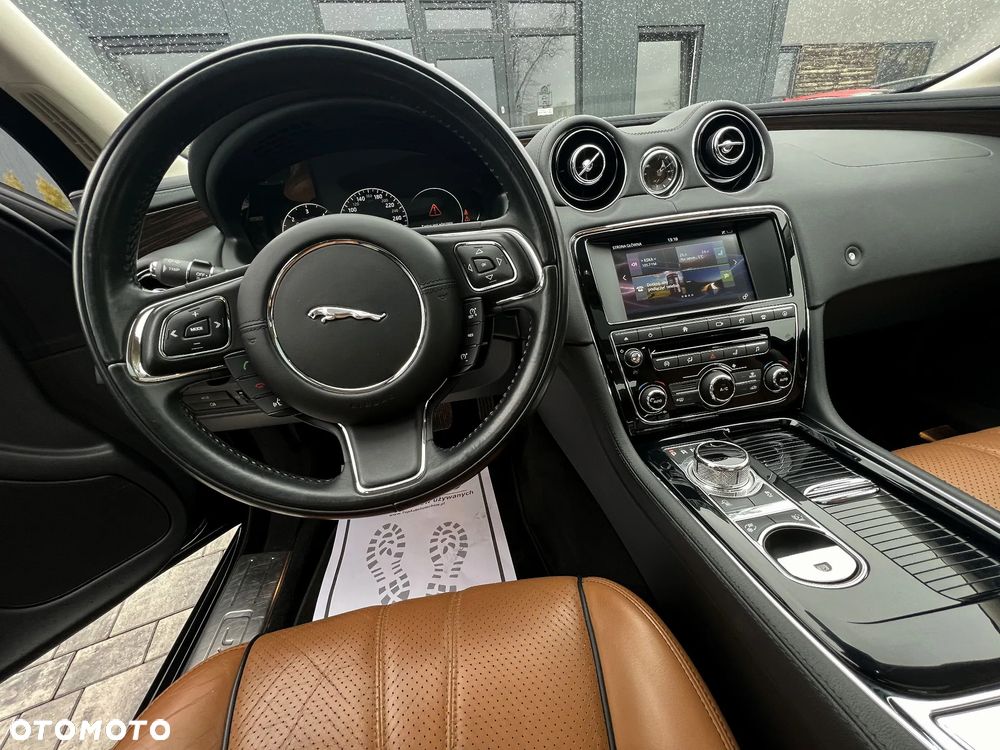 Jaguar XJ 3.0 D V6 Premium Luxury - 32