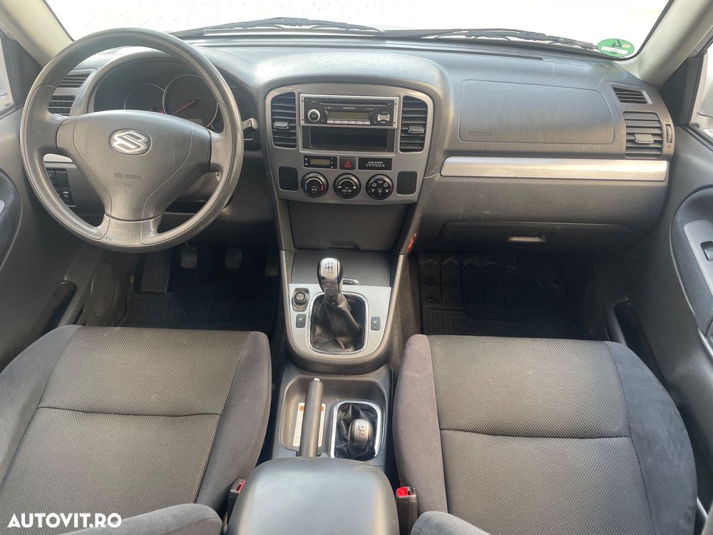 Suzuki Grand Vitara 2.0i - 6
