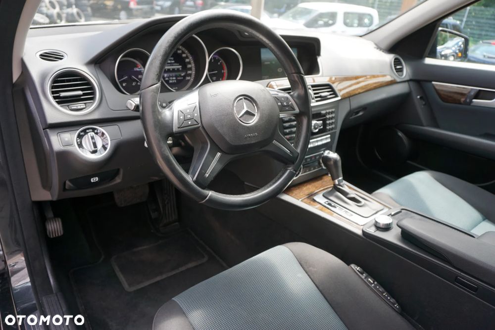 Mercedes-Benz Klasa C 220 CDI DPF Automatik BlueEFFICIENCY Special Edition - 11