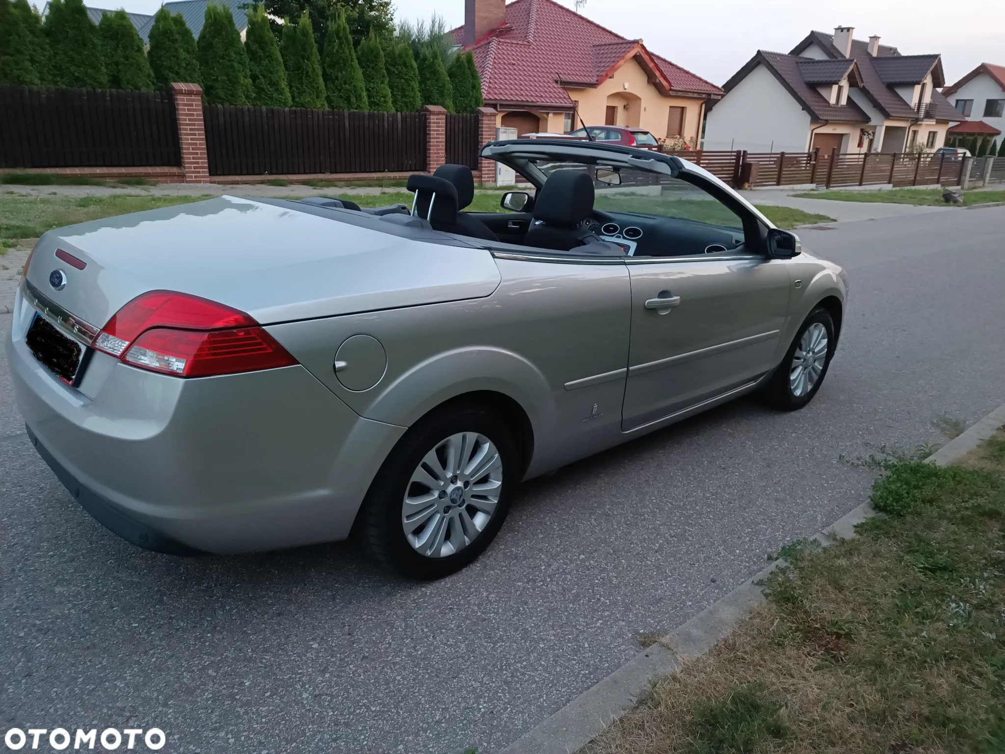 Ford Focus Coupe-Cabriolet 2.0 16V Titanium - 4