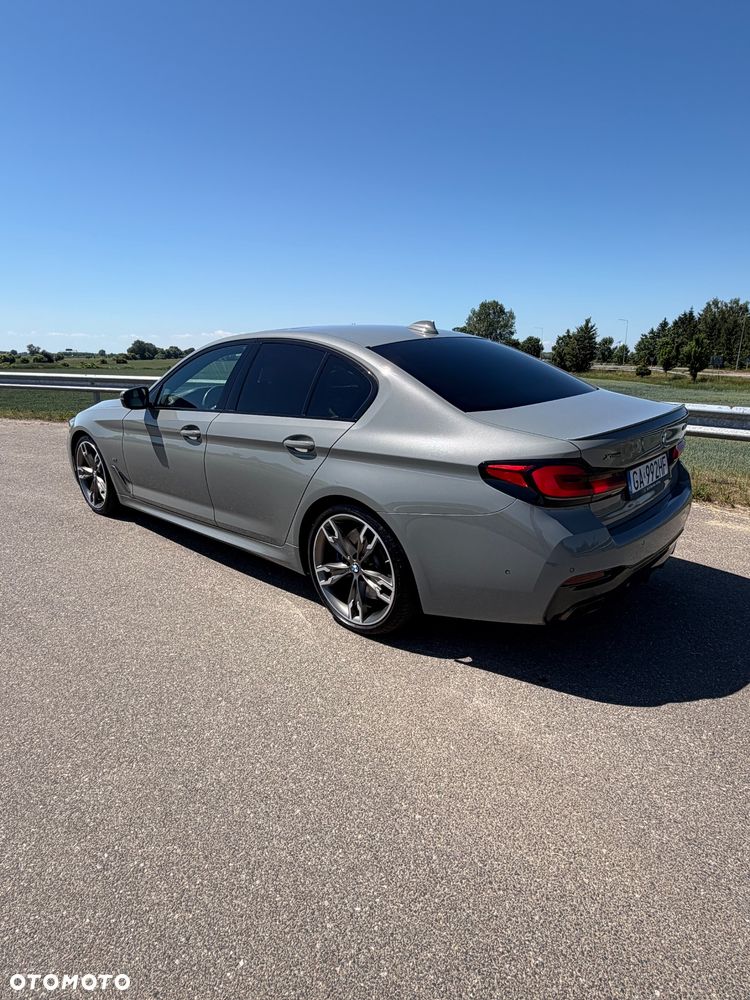 BMW Seria 5 M550i xDrive - 10