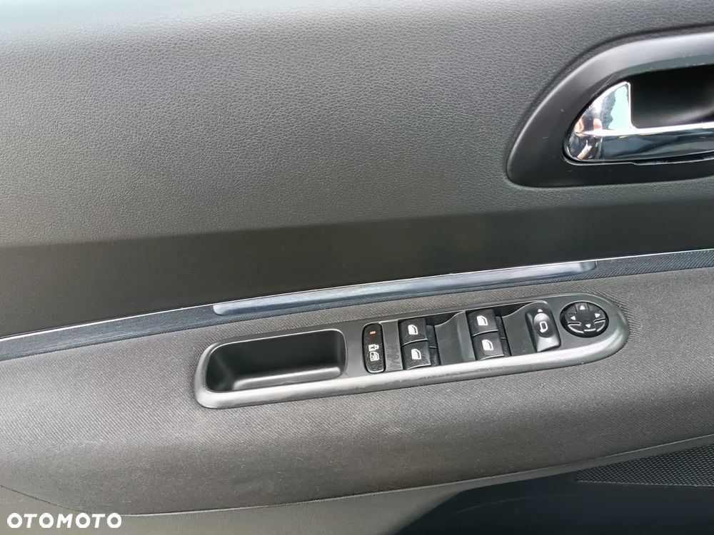 Peugeot 3008 HDi FAP 150 Platinum - 28
