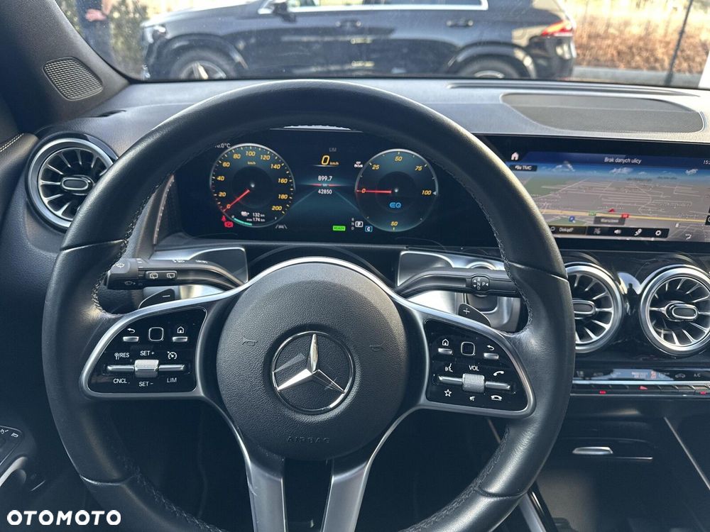 Mercedes-Benz EQB - 11