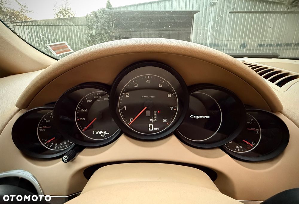 Porsche Cayenne - 8