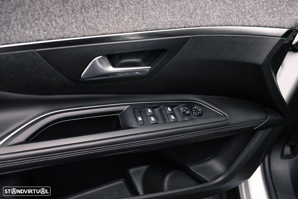 Peugeot 5008 1.5 BlueHDi Allure EAT8 - 41