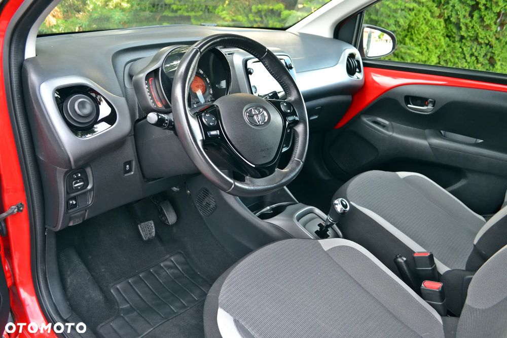 Toyota Aygo x.shift x-play connect - 17