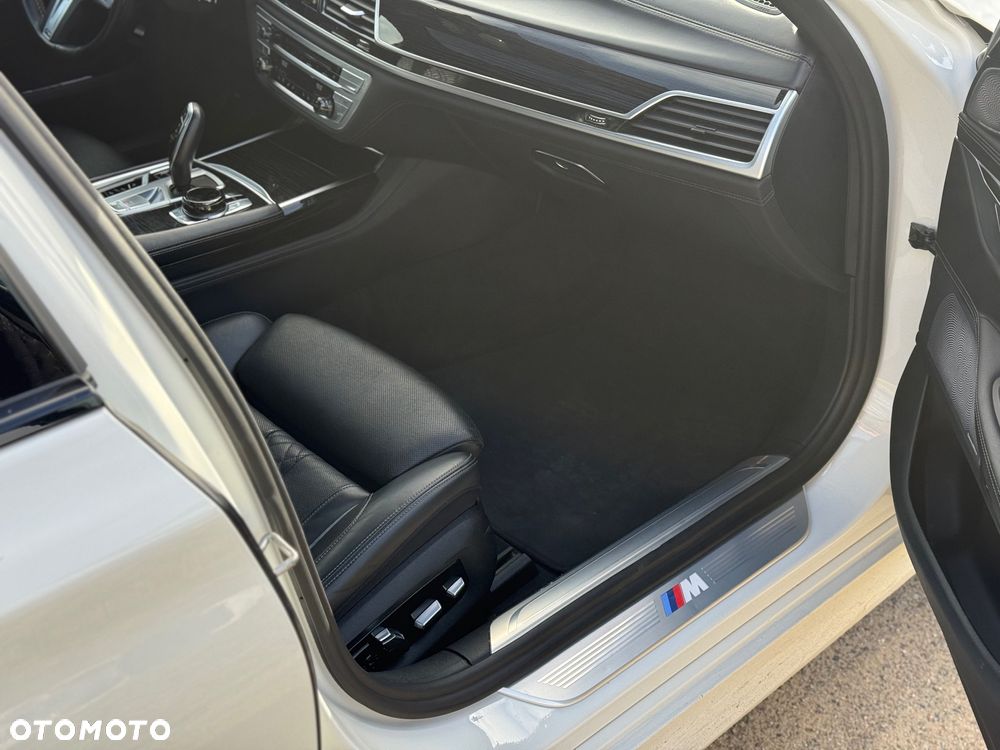 BMW Seria 7 - 26