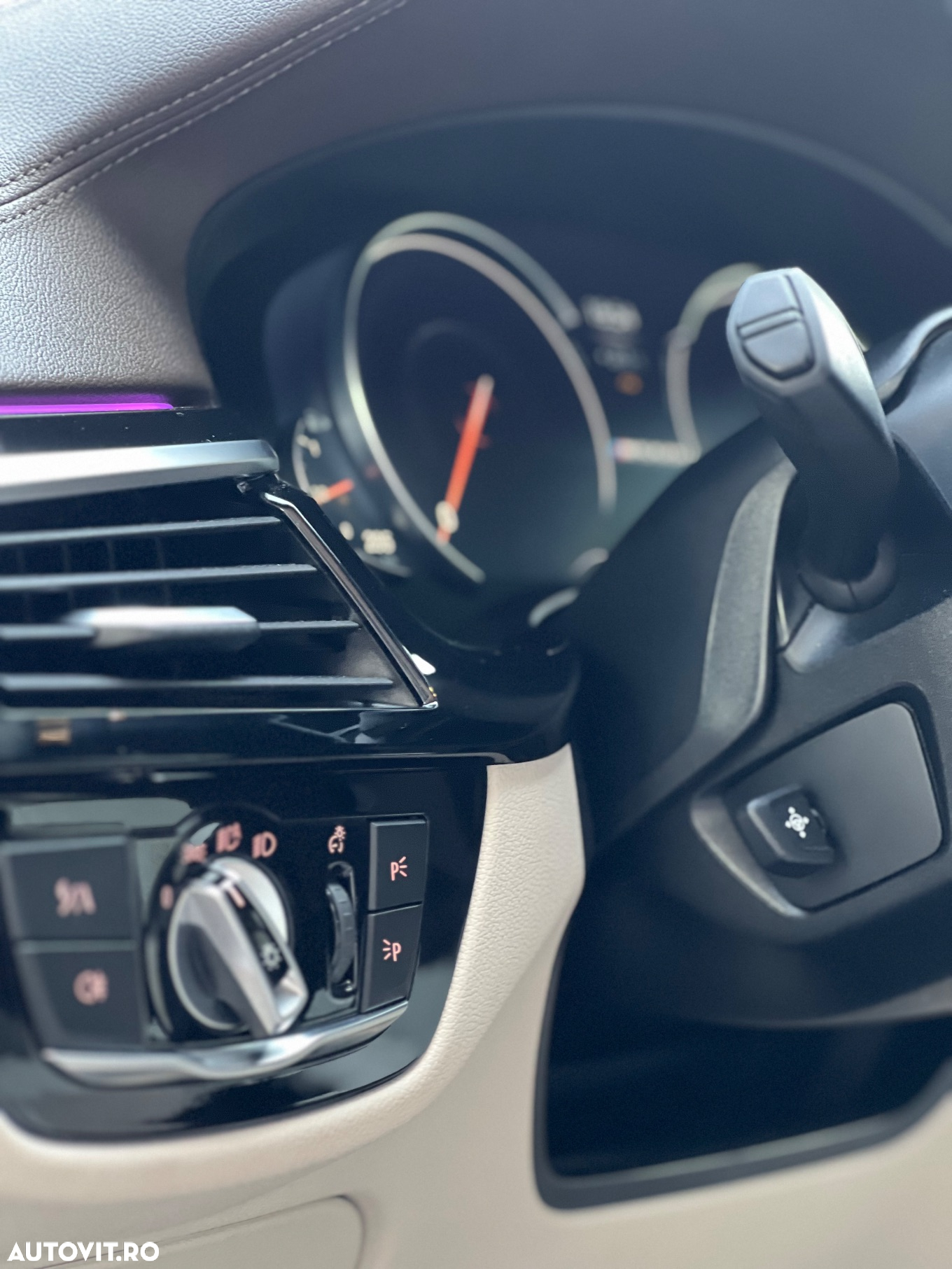 BMW Seria 5 550i xDrive - 14