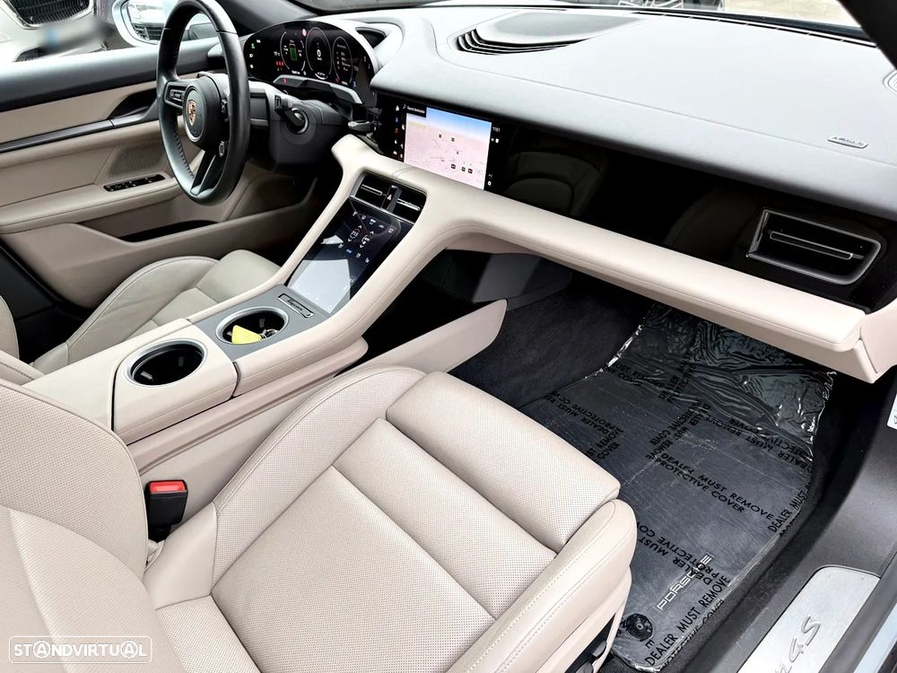 Porsche Taycan 4S - 25