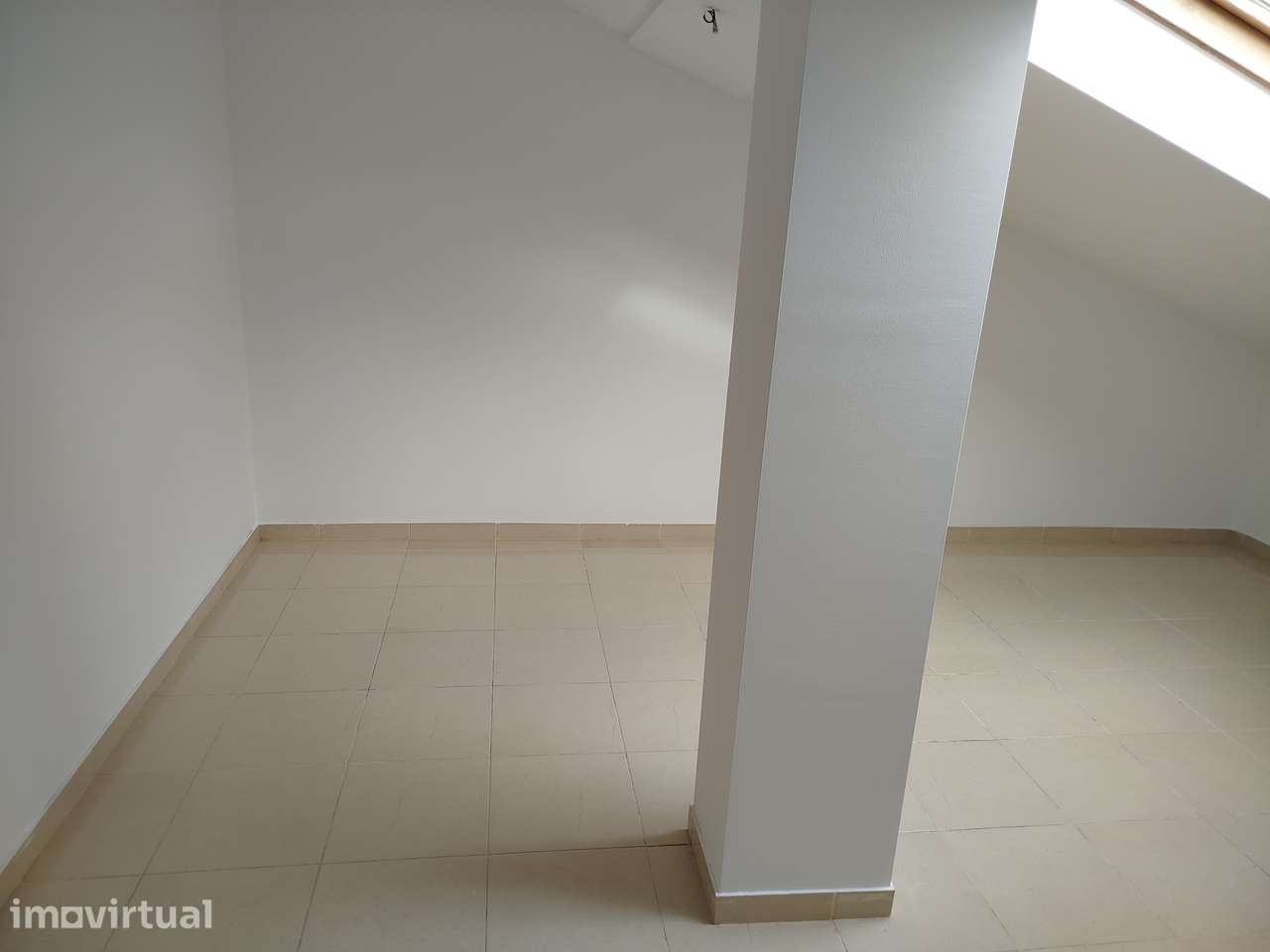 Arrecadação Marinha Grande 22m2 sem água nem luz - Grande imagem: 3/7