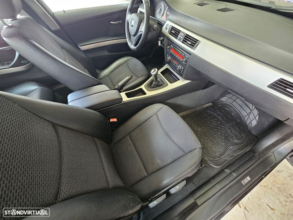 BMW 318 d LifeStyle - 27