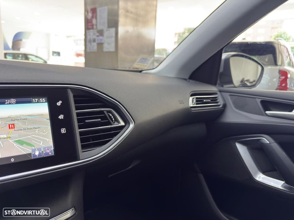 Peugeot 308 1.2 PureTech Style J17 - 23