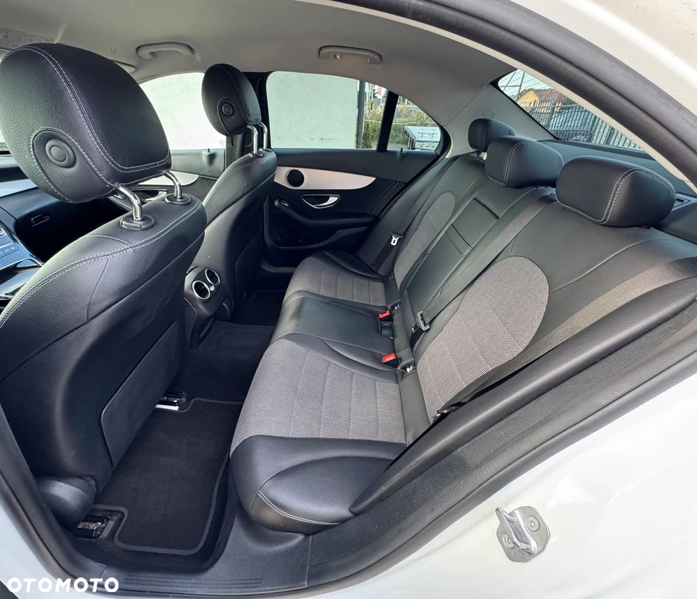 Mercedes-Benz Klasa C 200 4MATIC 9G-TRONIC - 23