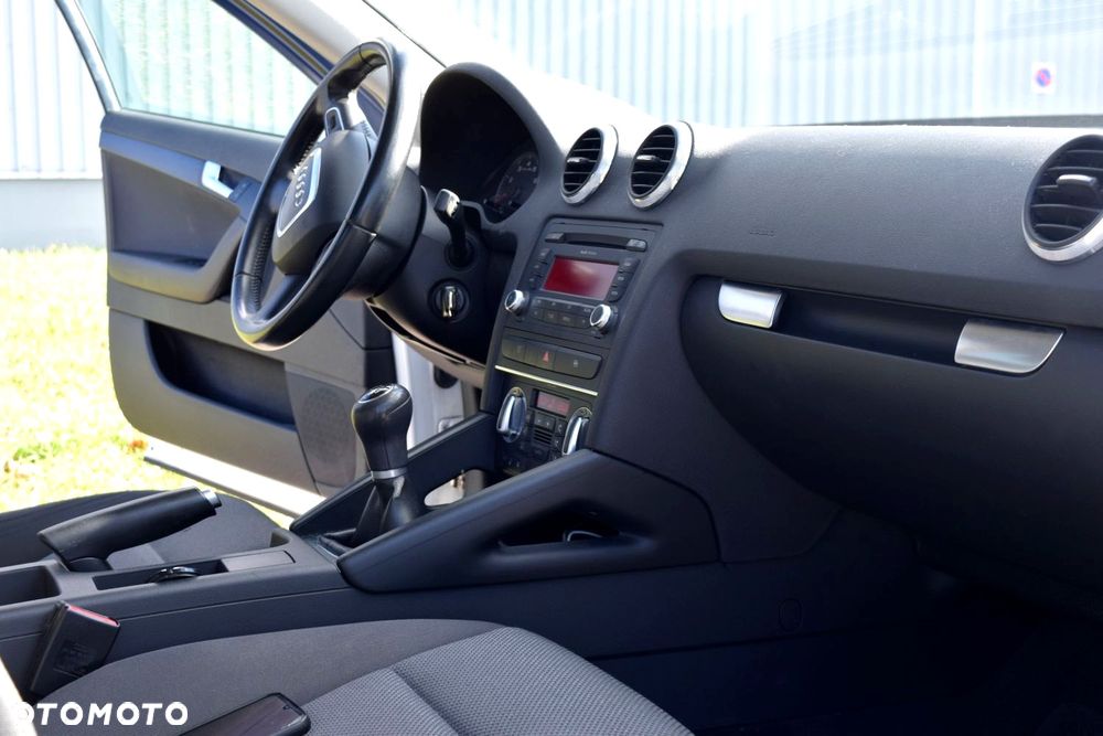 Audi A3 Sportback 1.6 Ambiente - 16