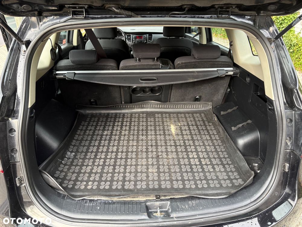 Kia Carens - 18