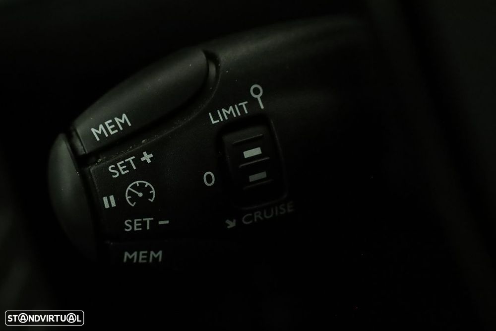 Peugeot 2008 1.2 PureTech Allure EAT8 - 18