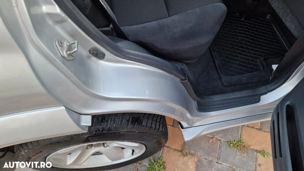 Suzuki Grand Vitara 2.0 TD Comfort - 11