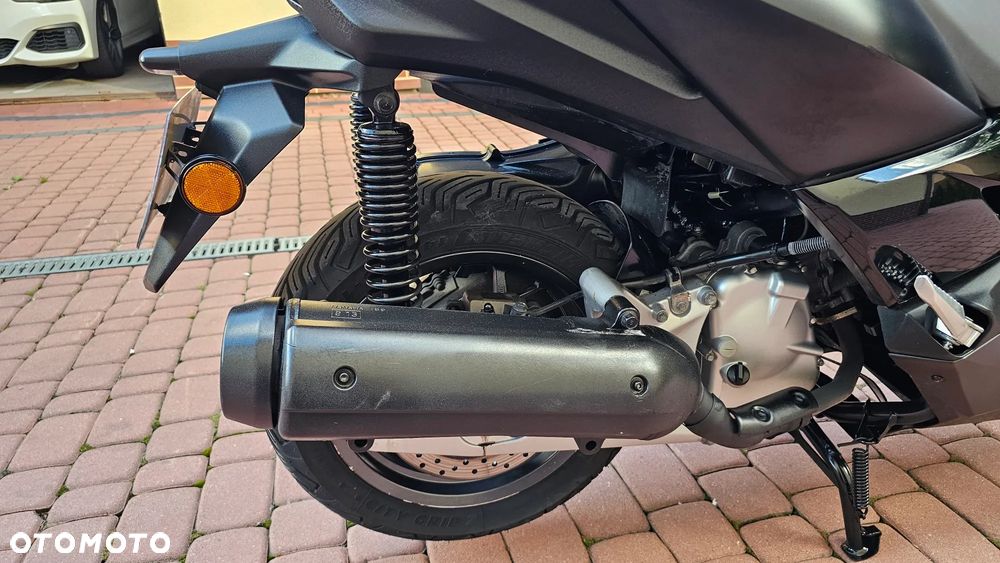 Yamaha X-max - 34