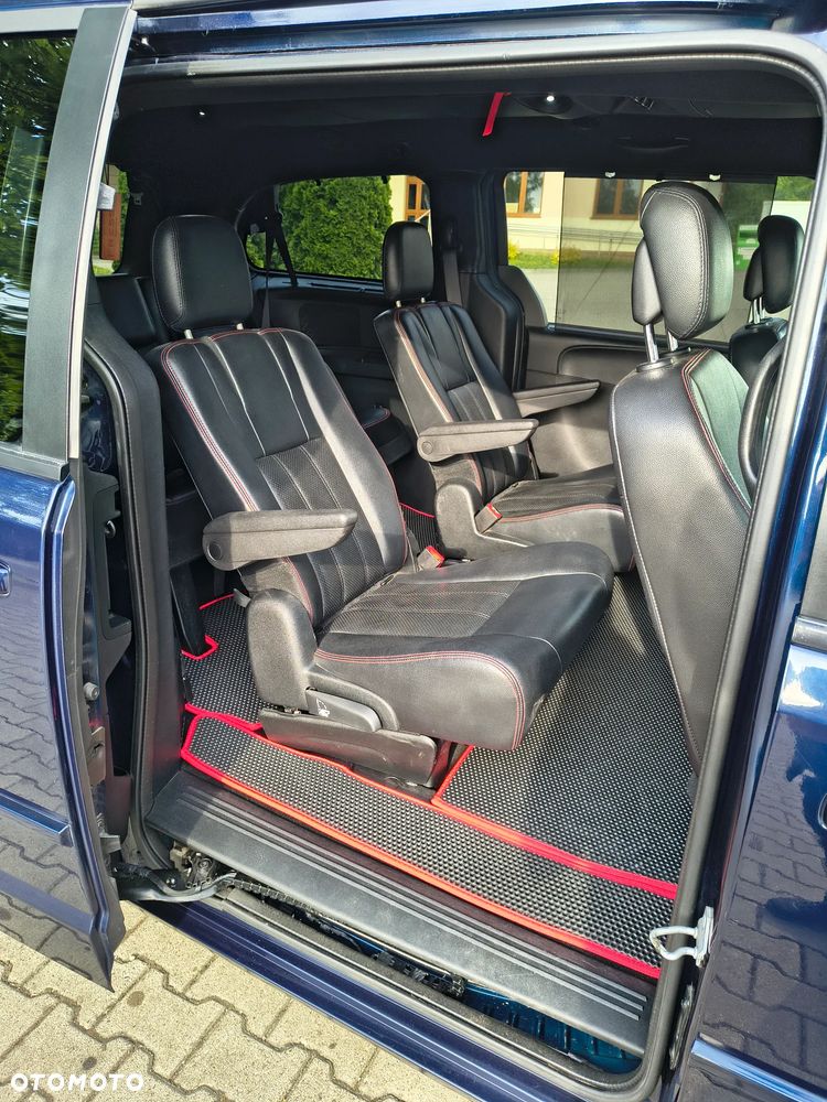 Dodge Grand Caravan - 17