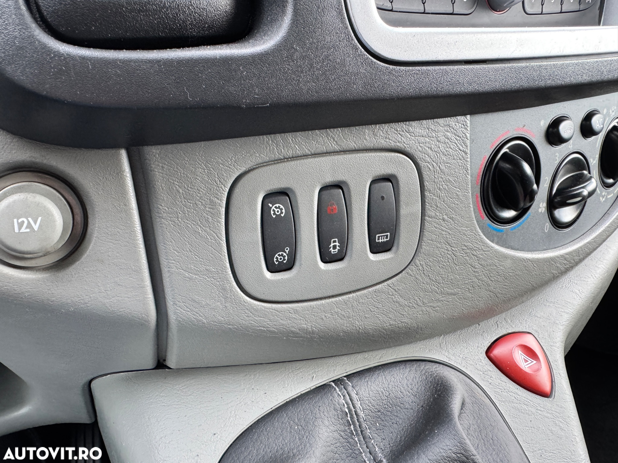 Opel Vivaro - 31