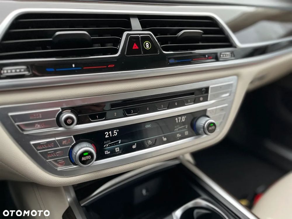 BMW Seria 7 750i xDrive - 12