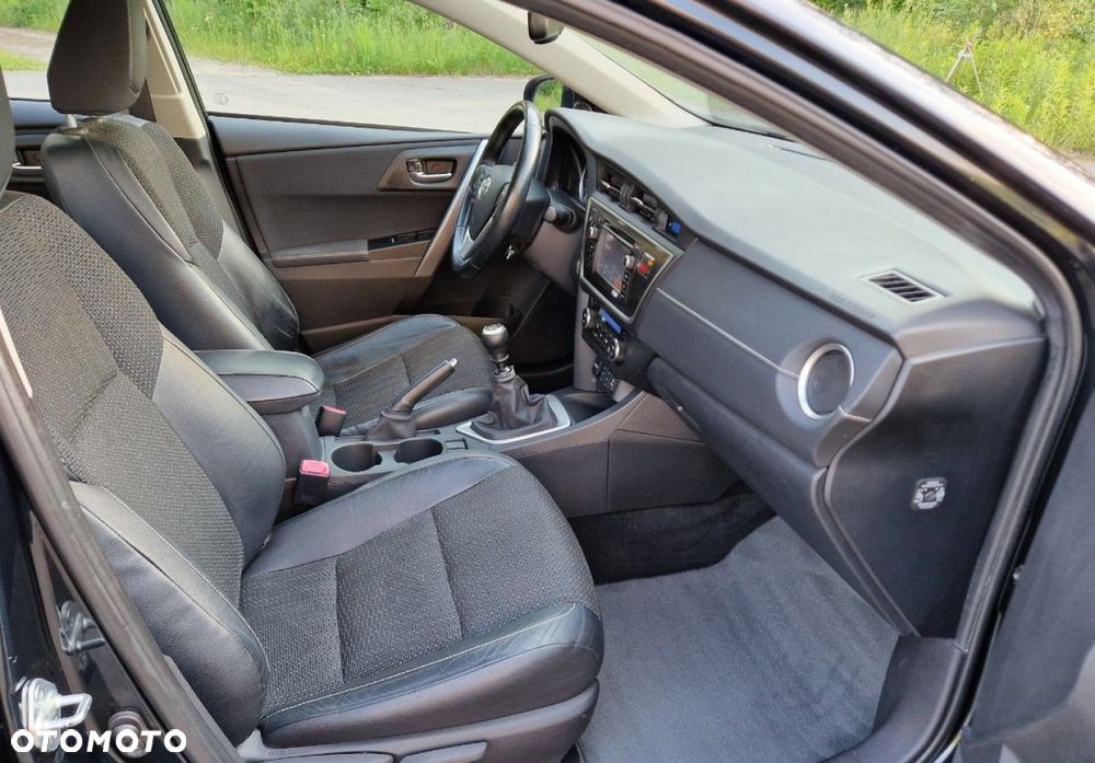 Toyota Auris 1.6 Executive - 33