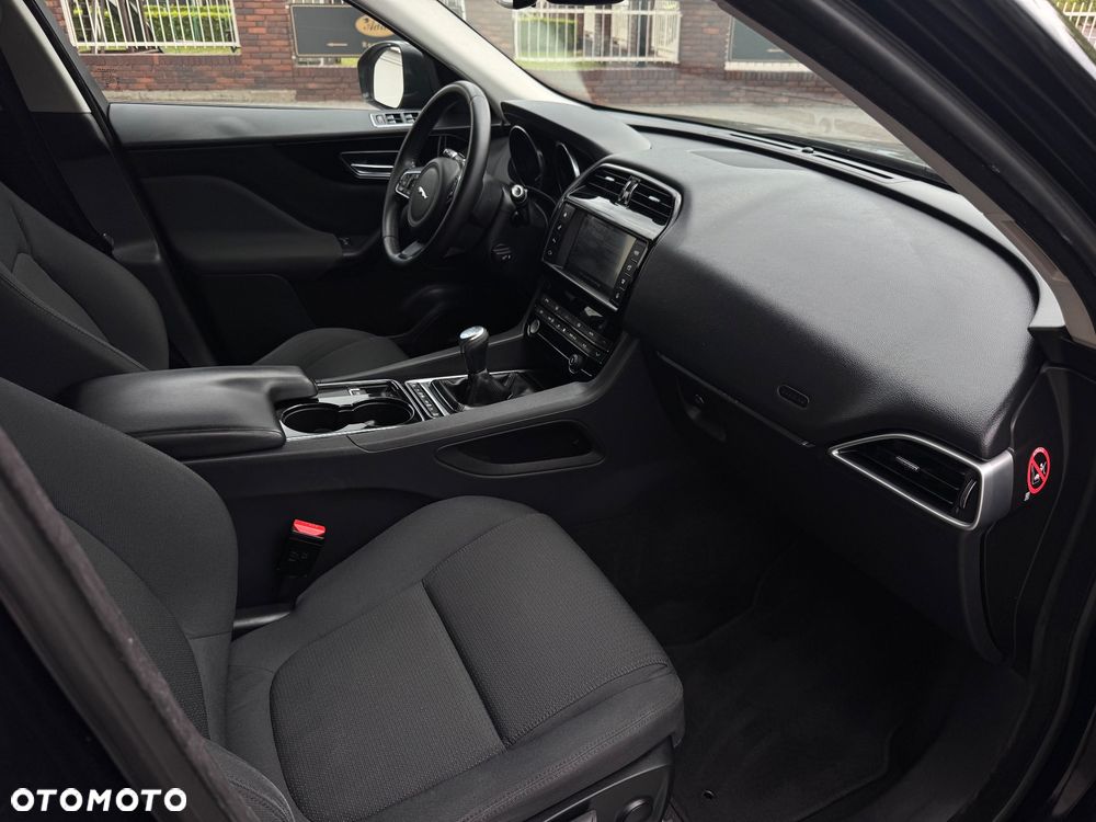 Jaguar F-Pace 20d AWD R-Sport - 18