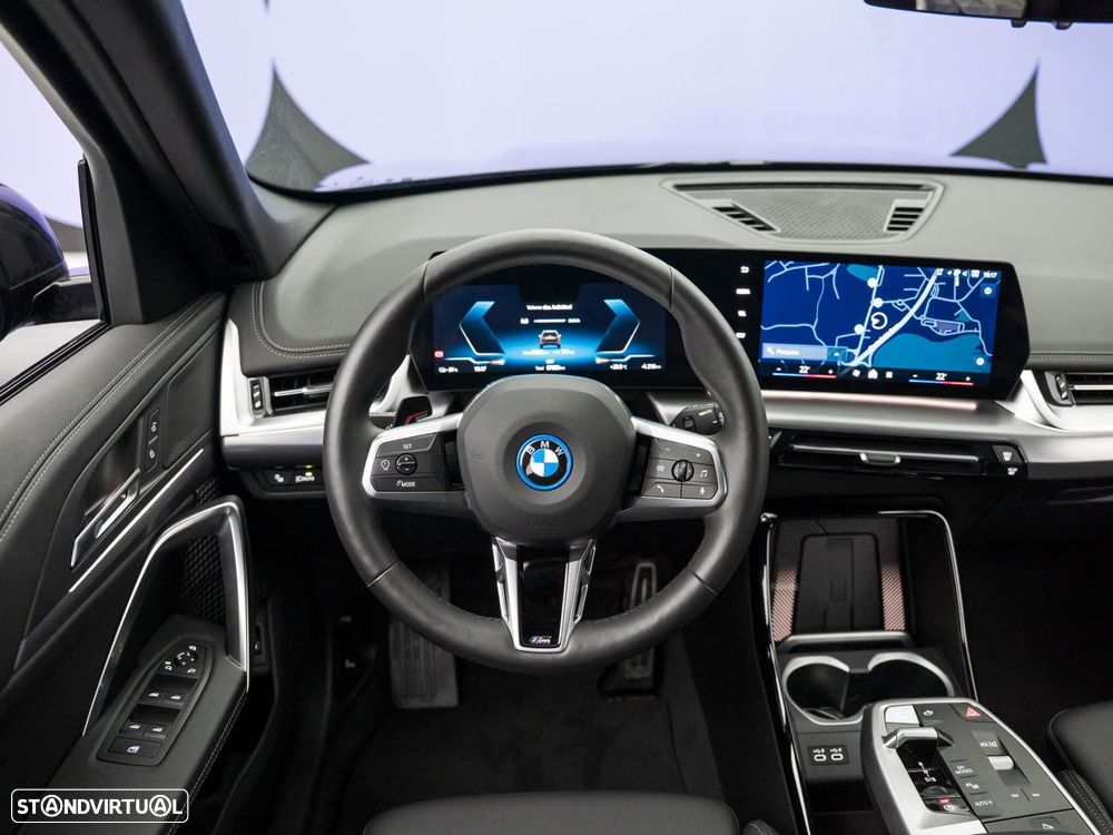BMW iX1 eDrive20 Pack Desportivo M - 17