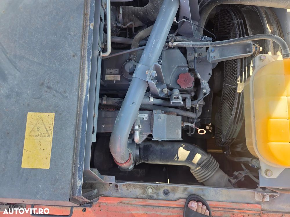 Hitachi ZX350LCN-6, 8.687h, CUPLA RAPIDA, cupa 2,2mc dinti NOI, latime 2,99m, ad sapare 7m, lant 90% bun doar 595h deplasare, consum mediu 17l/h, inst picon, inst rotire pe brate, GRESARE AUTOMATA, camera spate, ridica 25t, PROMOTIE 97.900 EUR+Tva - 31