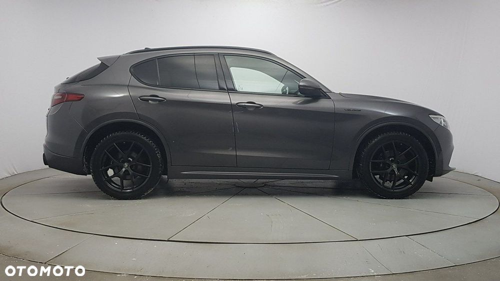 Alfa Romeo Stelvio - 8