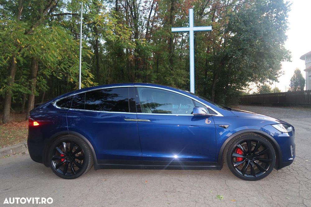 Tesla Model X - 13