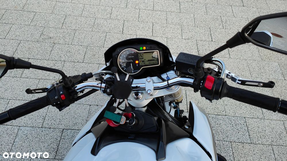 Suzuki GSR - 7