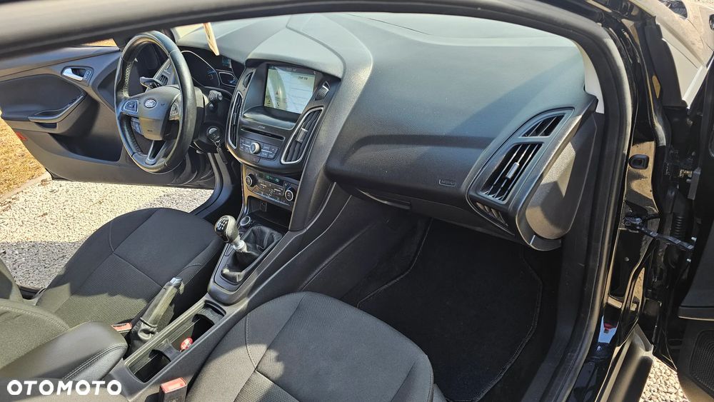 Ford Focus 1.5 EcoBoost Active - 14