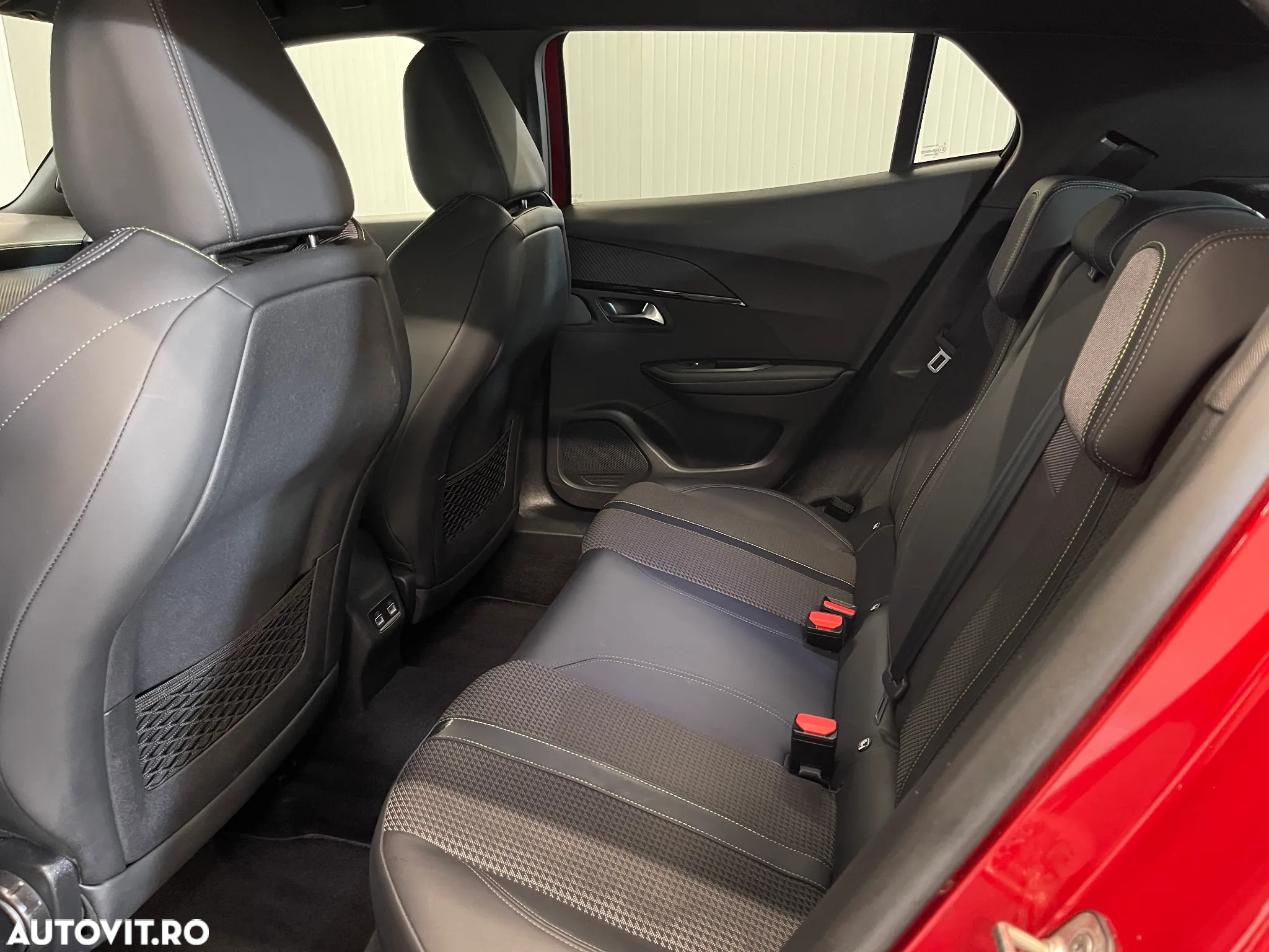 Peugeot 2008 1.2 PureTech BVM6 STT GT - 12